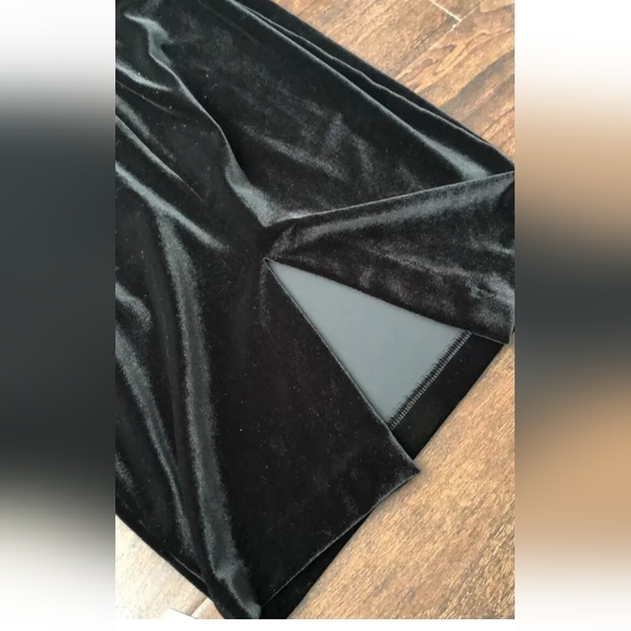 🆕 Express Black Velvet Bodycon Dress Deep V Plunge Womens Size 4 Knee Length - Picture 4 of 7